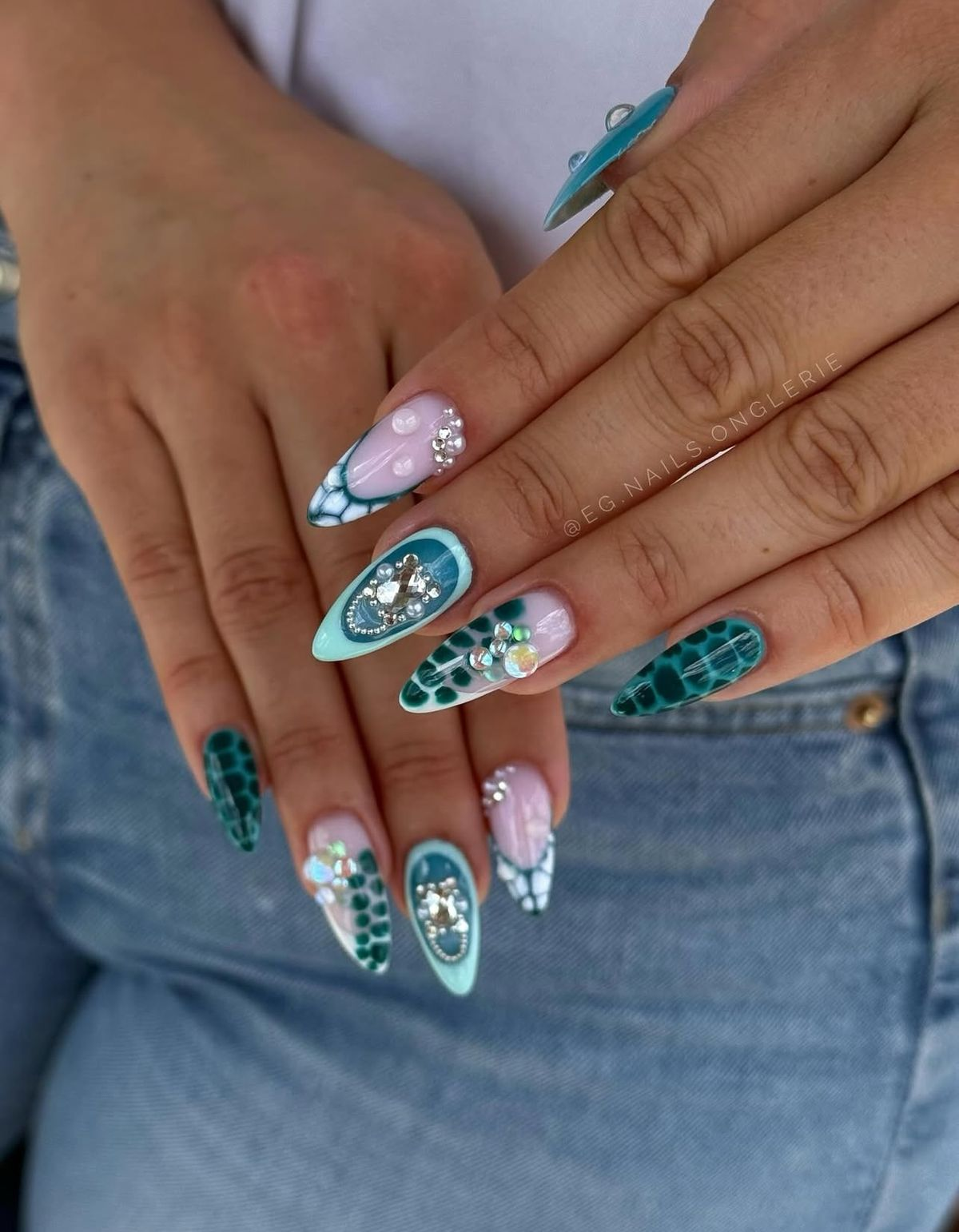 aqua nails for live stream